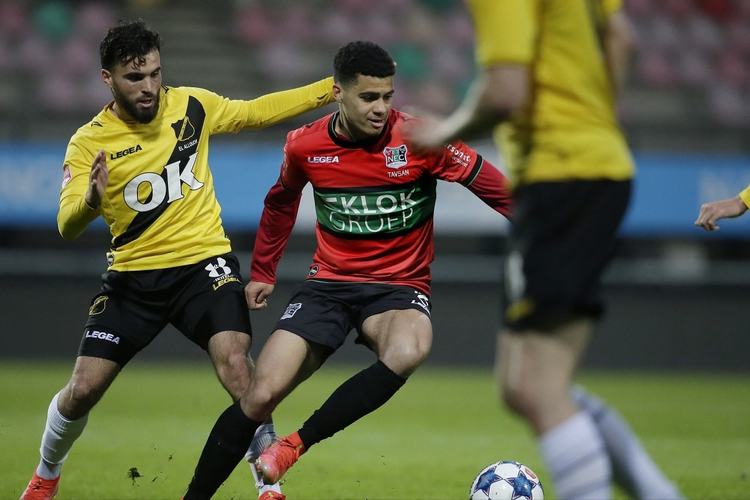 网球赛场上 网球赛场上